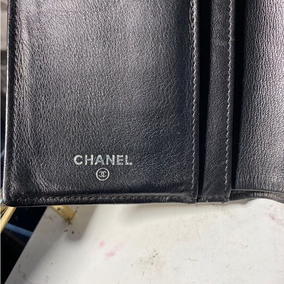 Sold Authentic CHANEL Bicolore Quilted CC Logo Leather Trifold Wallet - Picture 10 of 17